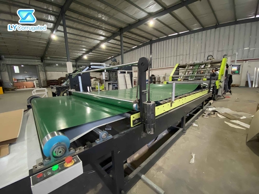 Μηχανή 1700mm 15000W τοποθέτησης σε στρώματα μηχανών κιβωτίων χαρτοκιβωτίων υψηλής ταχύτητας